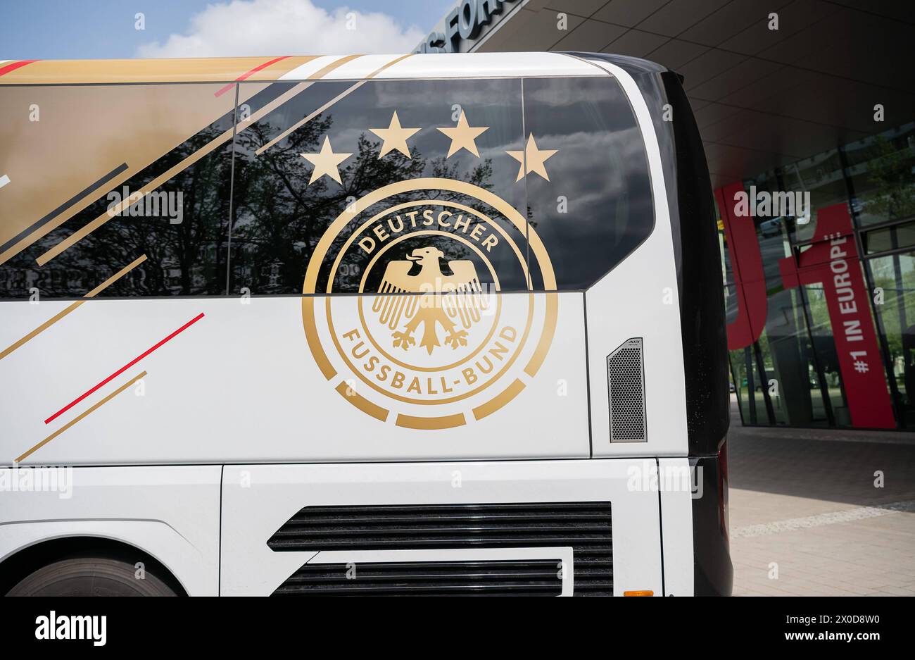 Muenchen GER, Mannschaftsbus Deutsche Fussball Nationalmannschaft zur ...