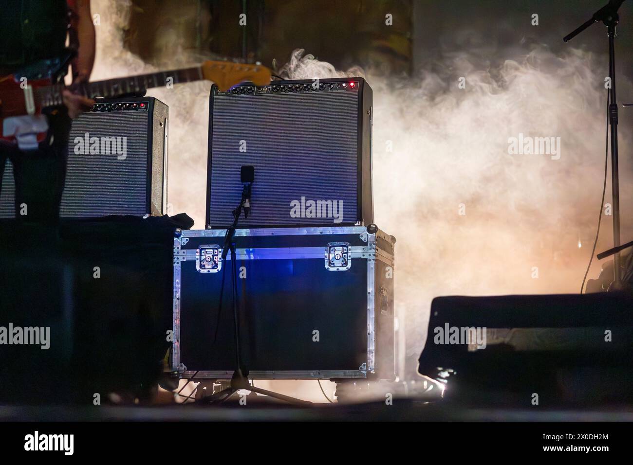 Concert stage daytime band hi-res stock photography and images - Alamy