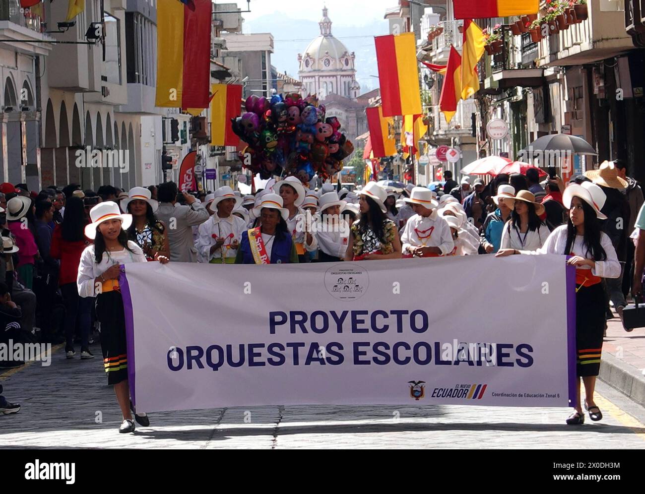 CUENCA DESFILE ESTUDIANTIL FISTAS DE CUENCA Cuenca Ecuador 11 De Abril Cuenca desfile estudiantil fistas de cuenca cuenca ecuador 11 de abril