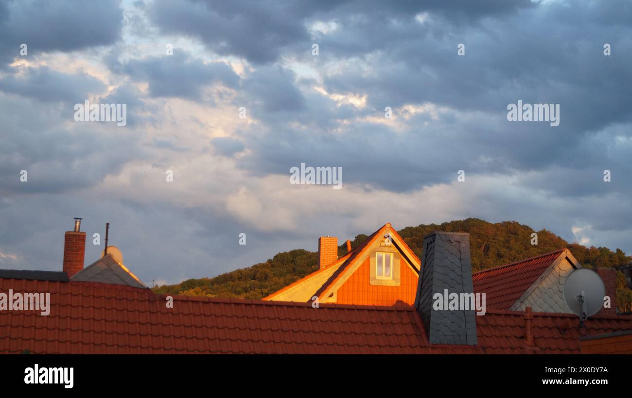 Wolkengebilde, Himmel, Haus, Sonnenlicht Stock Photo