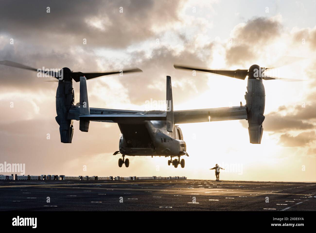 A U.S. Marine Corps MV-22B Osprey assigned to Marine Medium Tiltrotor Squadron (VMM) 165 (Reinforced), 15th Marine Expeditionary Unit, lands on the fl Stock Photo