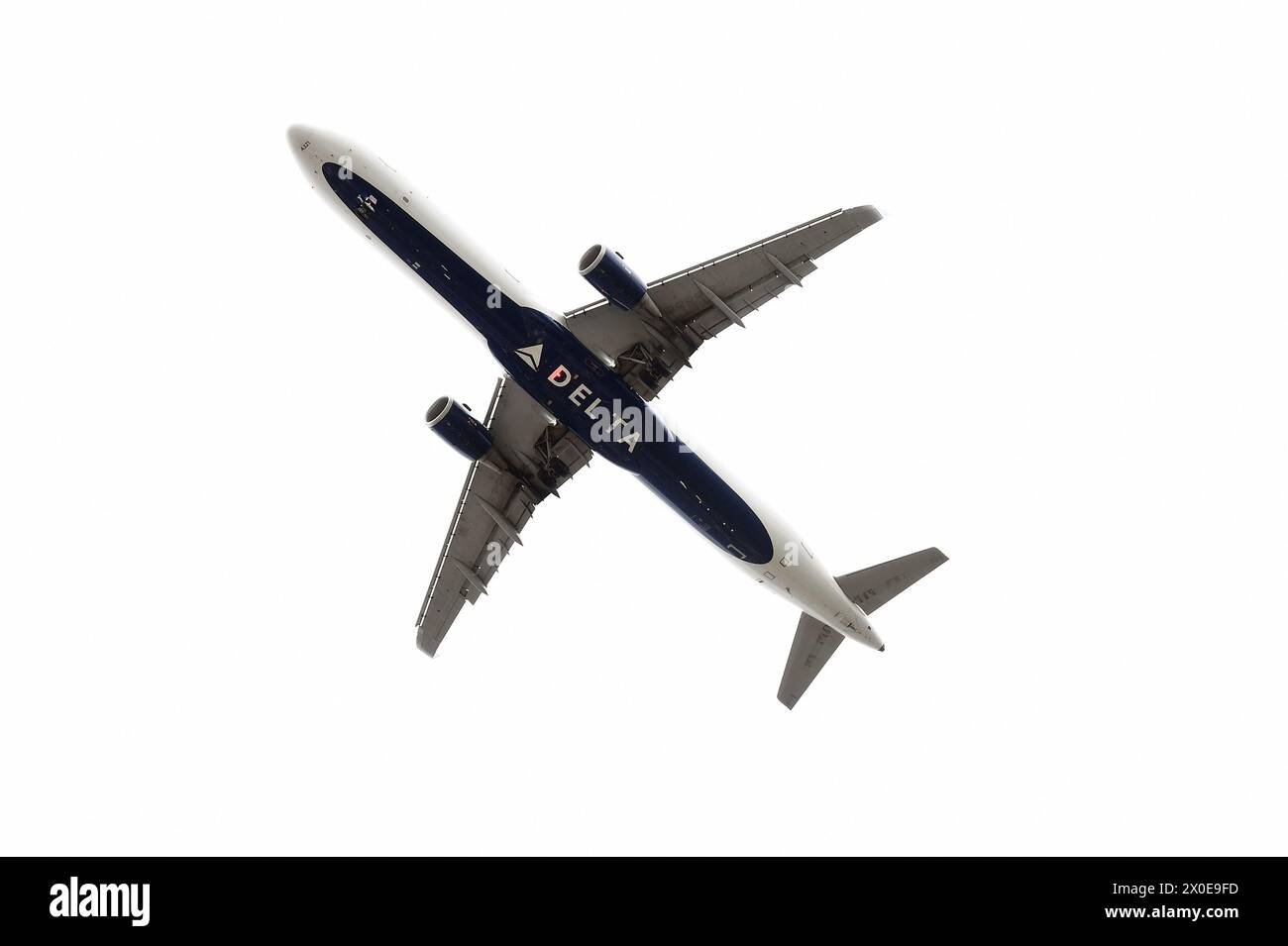 New York, USA. 11th Apr, 2024. A Delta Air Lines aircraft is seen on approach to LaGuardia Airport in the New York City borough of Queens, NY, April 11, 2024. Delta Air Lines reported a strong first 2024 Quarterly profit of $30 million, up 75% from a year earlier. (Photo by Anthony Behar/Sipa USA) Credit: Sipa USA/Alamy Live News Stock Photo