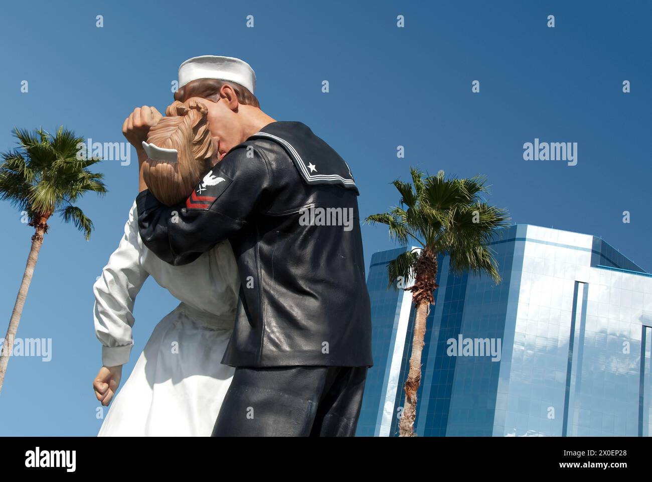'Unconditional Surrender' a 26 foot tall sculpture copies the iconic photograph of a sailor kissing a nurse of V-J Day in Times Square, Sarasota, FL Stock Photo
