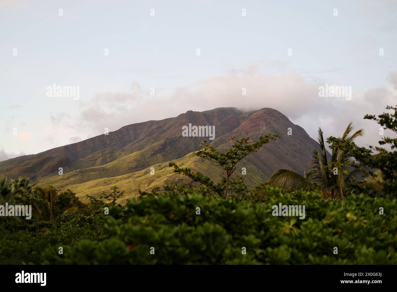 Lahaina maui hawaii sunset hi-res stock photography and images - Alamy