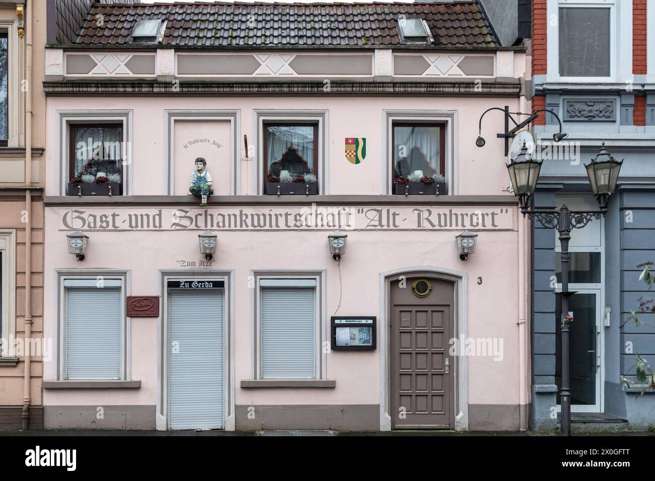 'Zum Itze' previously 'Alt Ruhrort' iconic Pub in Neumarkt, Duisburg Ruhrort, Ruhr Area, Germany Stock Photo