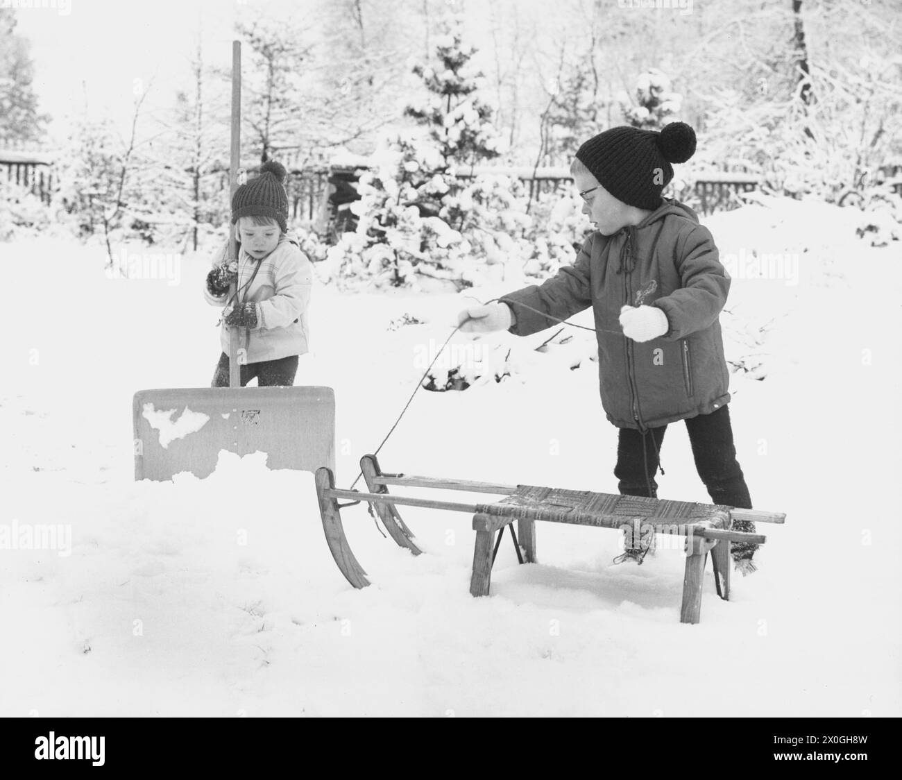 Large Wooden Shovel Black And White Stock Photos Images Alamy large-wooden-shovel-black-and-white-stock-photos-images-alamy