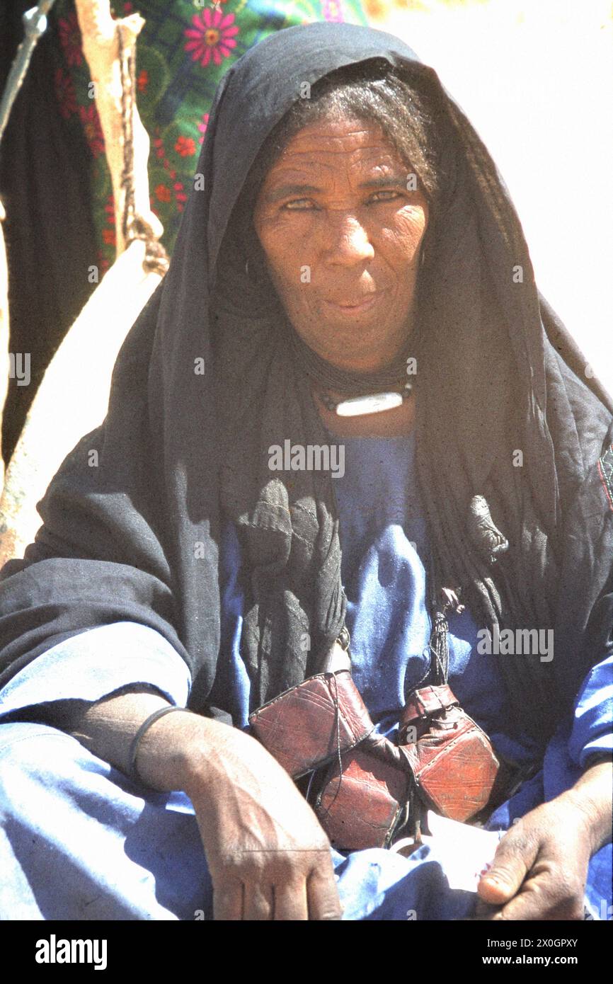 An old Targa in traditional Tuareg clothing at the Tim Taradjeli pass ...
