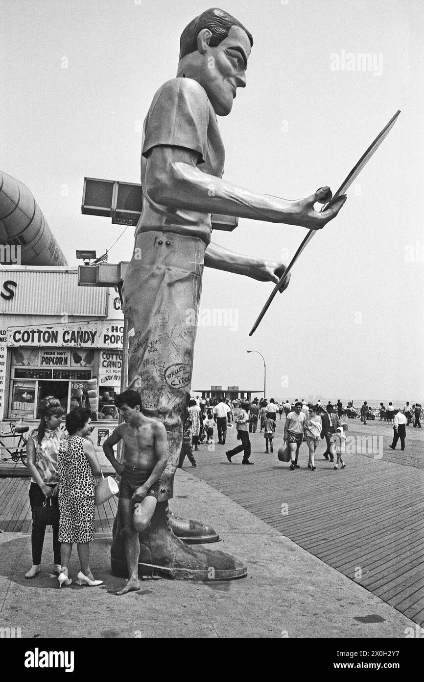 Coney island boardwalk 1960s hi-res stock photography and images - Alamy