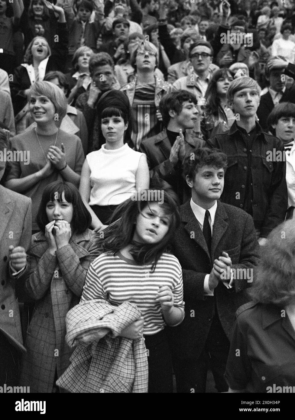1966 beatles hi-res stock photography and images - Alamy