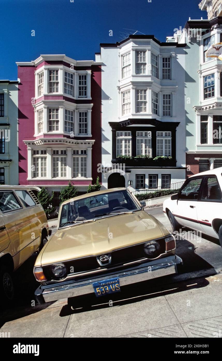 Parking cars on the steep streets in Nob Hill, San Francisco [automated translation] Stock Photo