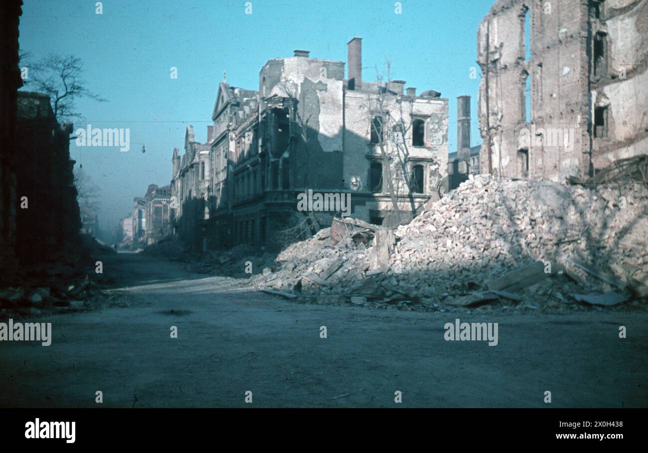 Buildings destroyed by the Second World War in Munich (undated recording). [automated