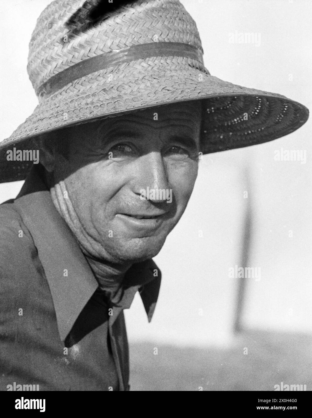 Farmer with a straw hat Black and White Stock Photos & Images - Alamy
