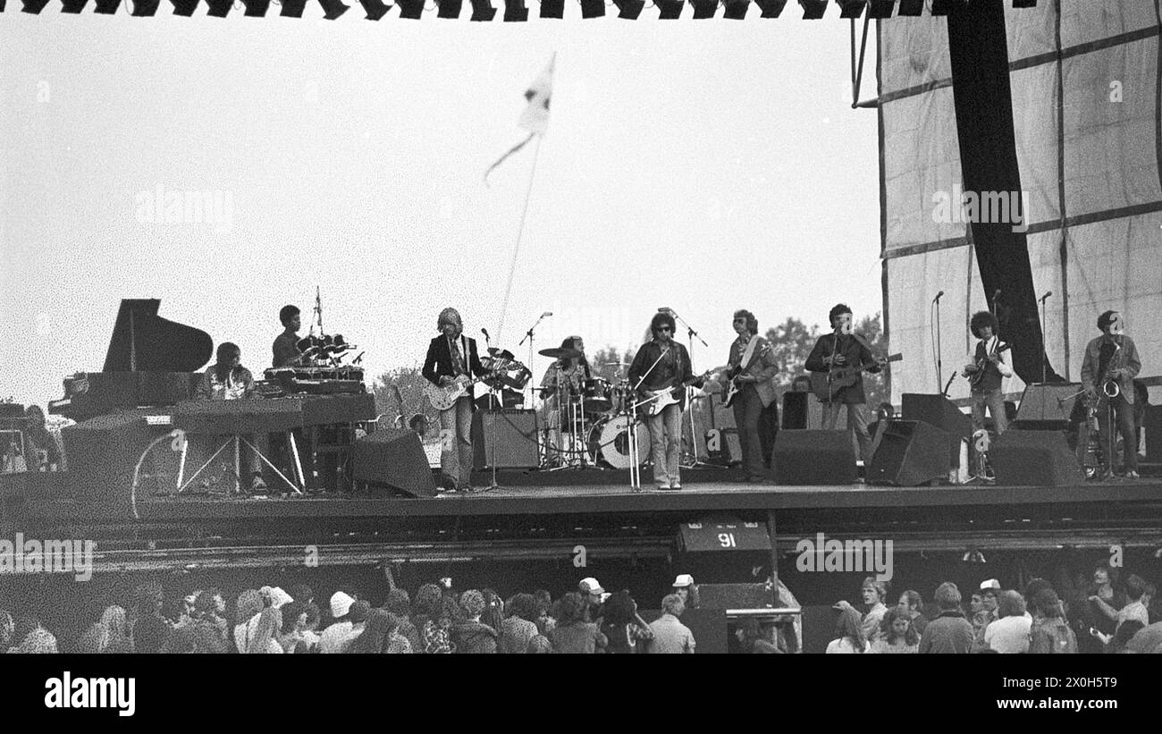 Bob Dylan (front, center) at a concert on the Zeppelin Field in Nuremberg with his band. [automated translation] Stock Photo