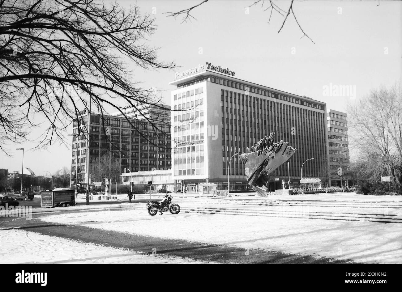 Ernst Reuter Platz mit seiner Randbebauung den Hochhäusern und der TUBerlin Stock Photo Alamy