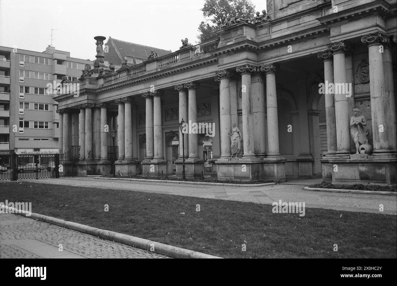 The colonnades used to be somewhere else. I seem to remember that they ...