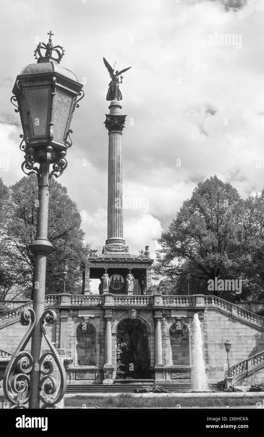 The Peace Memorial and the Prinzregent-Luitpold Terrace. [automated translation] Stock Photo