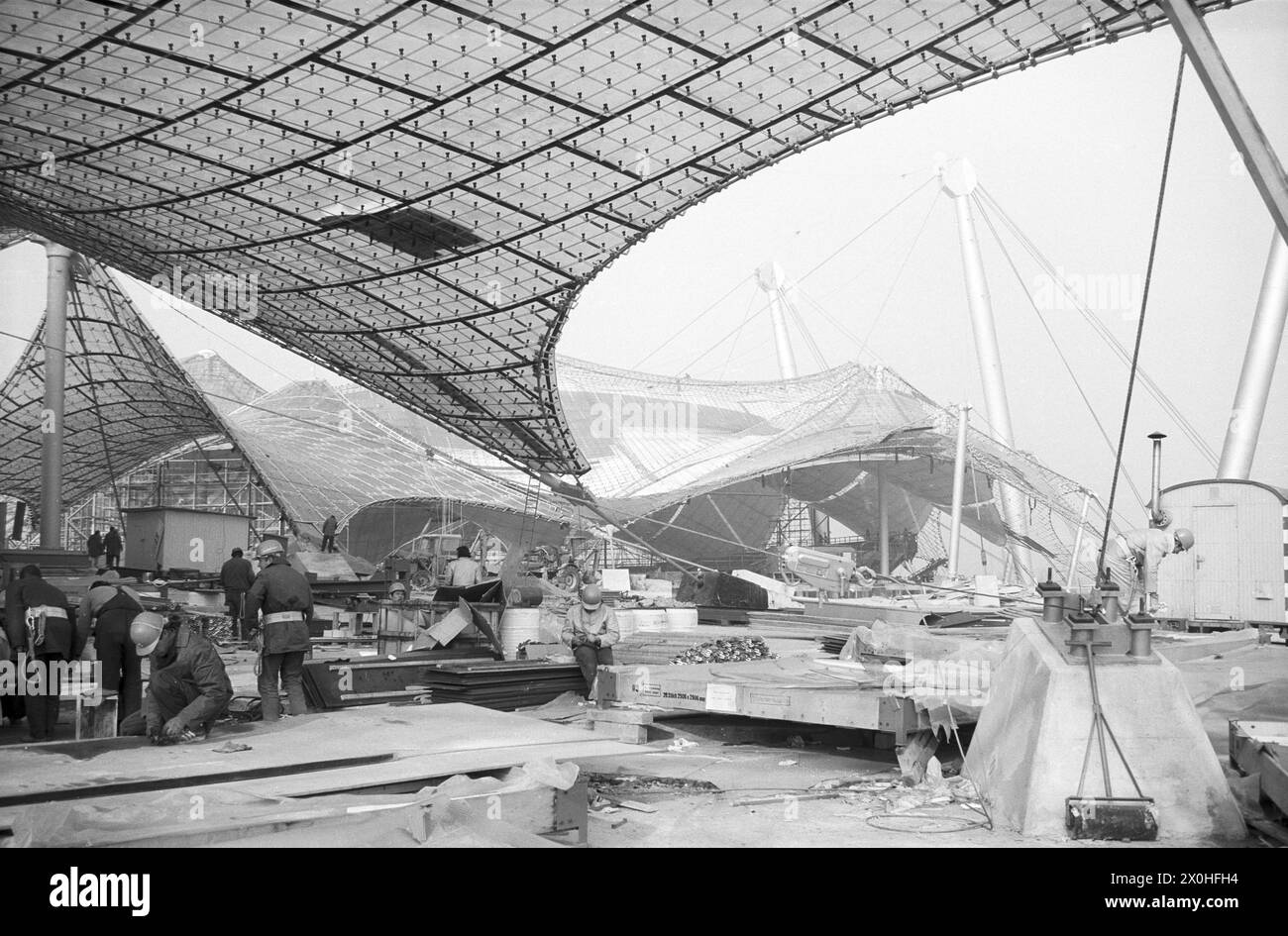 Building site with construction workers [automated translation] Stock ...