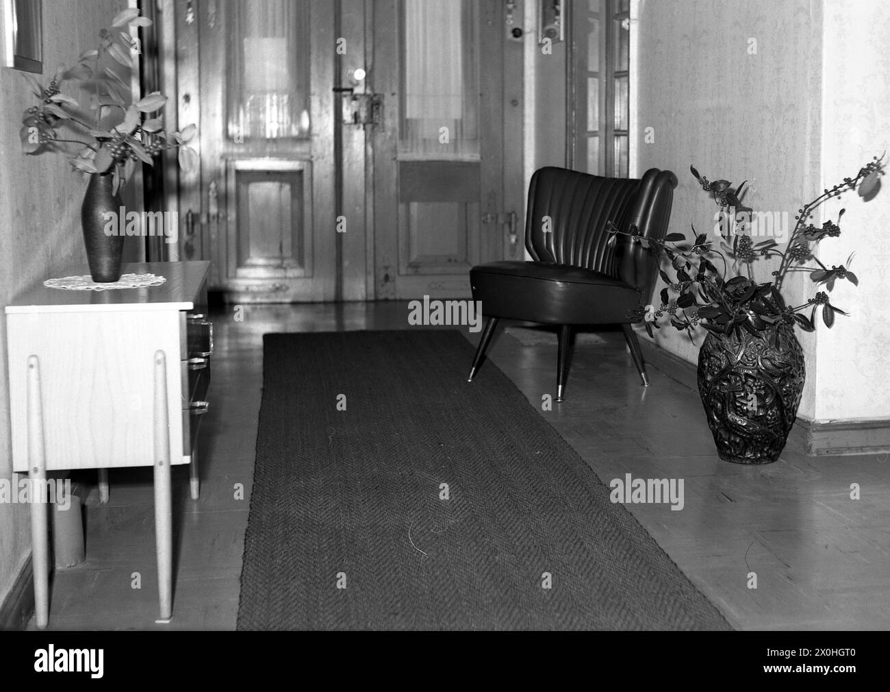 Around 1970 Black and White Stock Photos & Images - Alamy