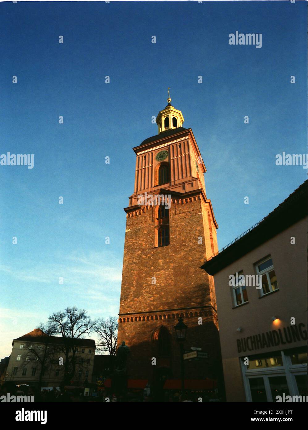 A visit to the Spandau Christmas market is always worthwhile. Don't forget to take a look at the Nikolaikirche church pictured here [automated translation] Stock Photo