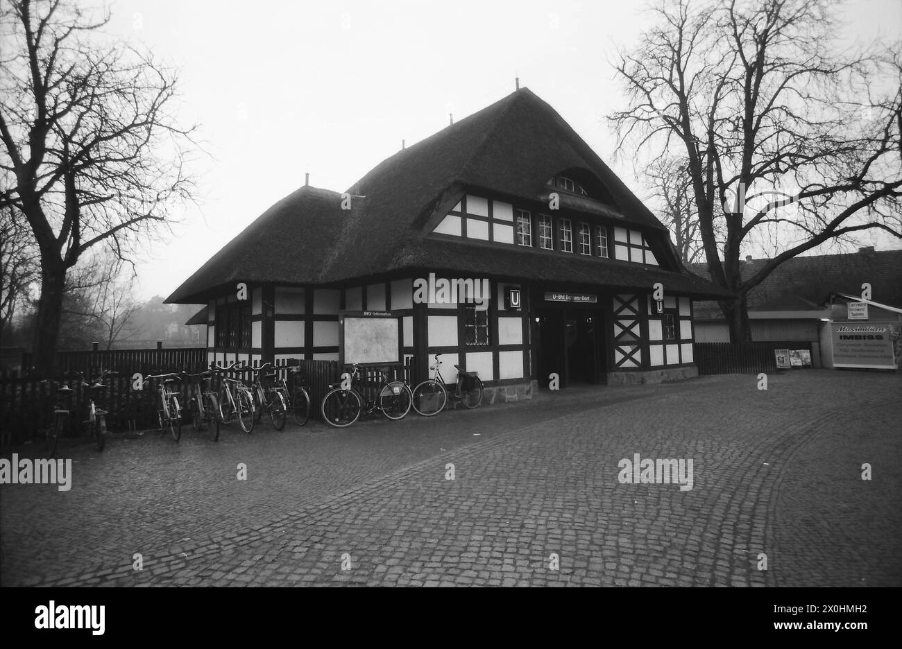 The special feature of this station was and is its thatched roof. [automated translation] Stock Photo