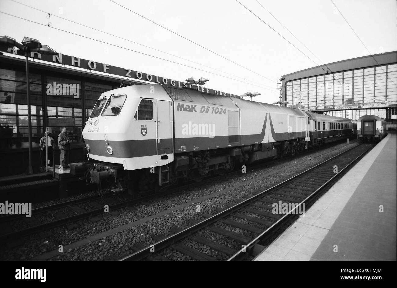 The long-distance trains still stop at Zoo station (Zoologischer Garten ...