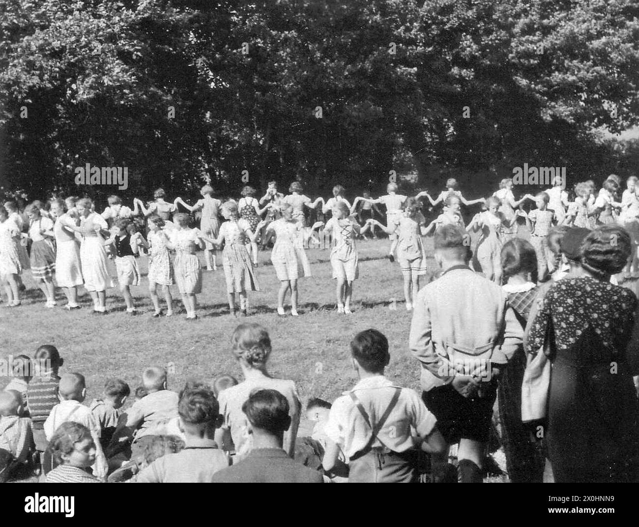 Ochsenfurt in the Third Reich - Girls at a sports festival [automated translation] Stock Photo
