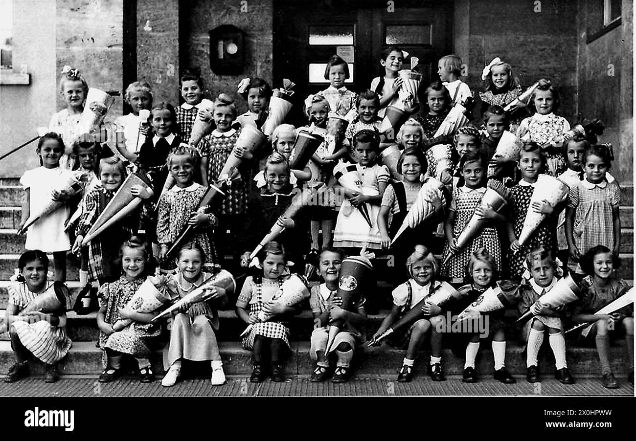 School photo 50s hi-res stock photography and images - Alamy