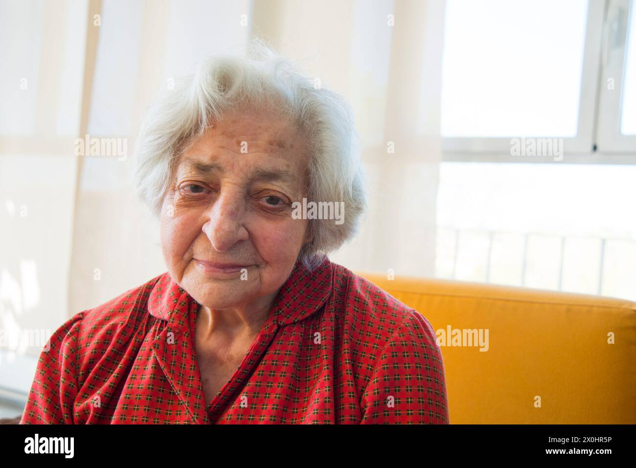 Mature woman home look at camera hi-res stock photography and images ...