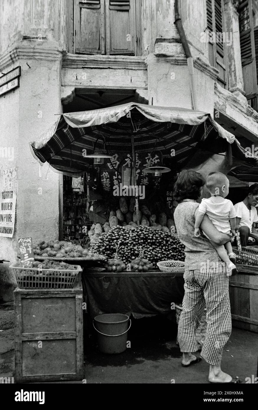 Fruit stand in lower hi res stock photography and images Alamy