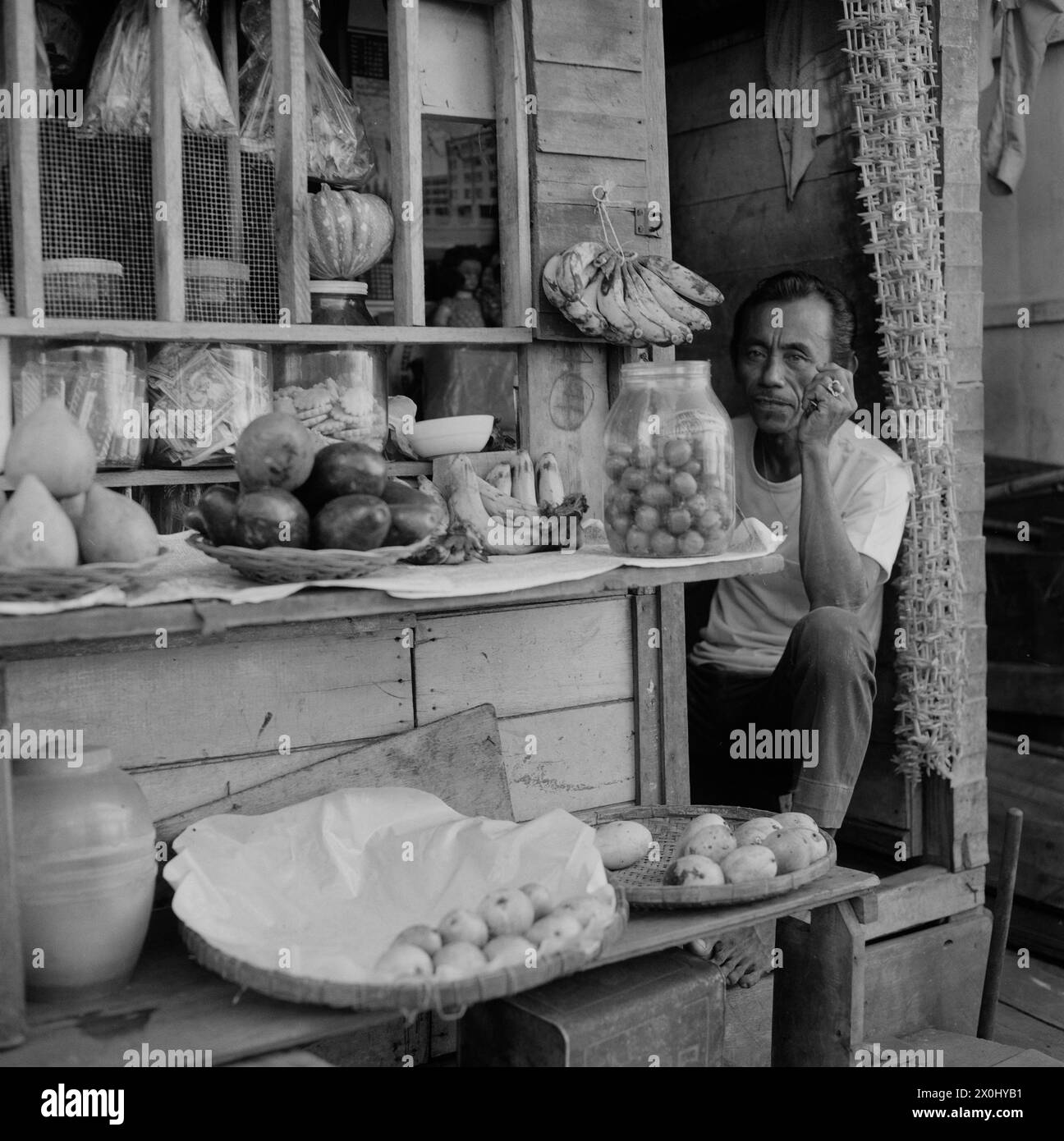 A street vendor in Manila Stock Photo - Alamy