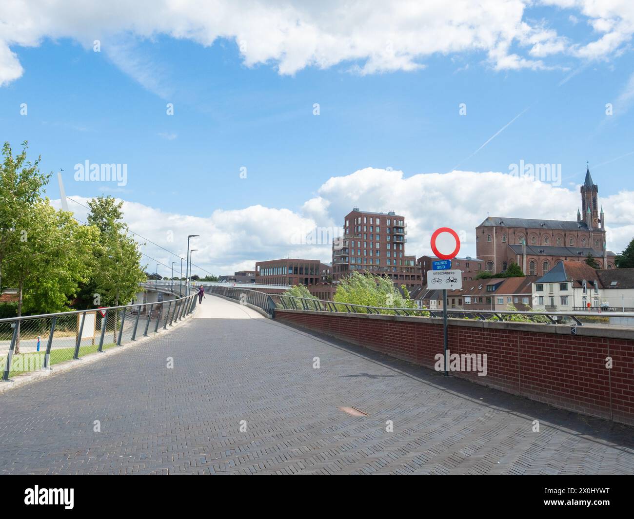 Wetteren, Belgium - July 30th 2023: Modern cycling highway towards the bridge into the city centre Stock Photo