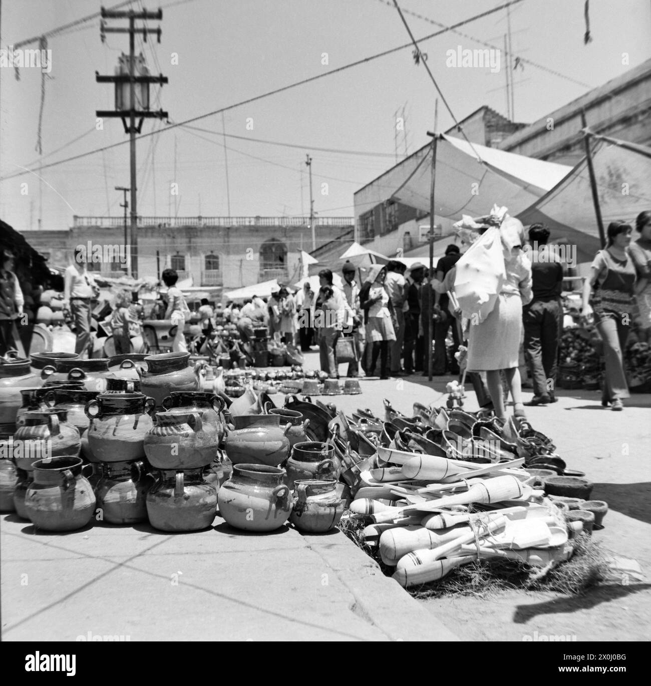 Mexico Wooden Pottery Black And White Stock Photos Images Alamy mexico-wooden-pottery-black-and-white-stock-photos-images-alamy