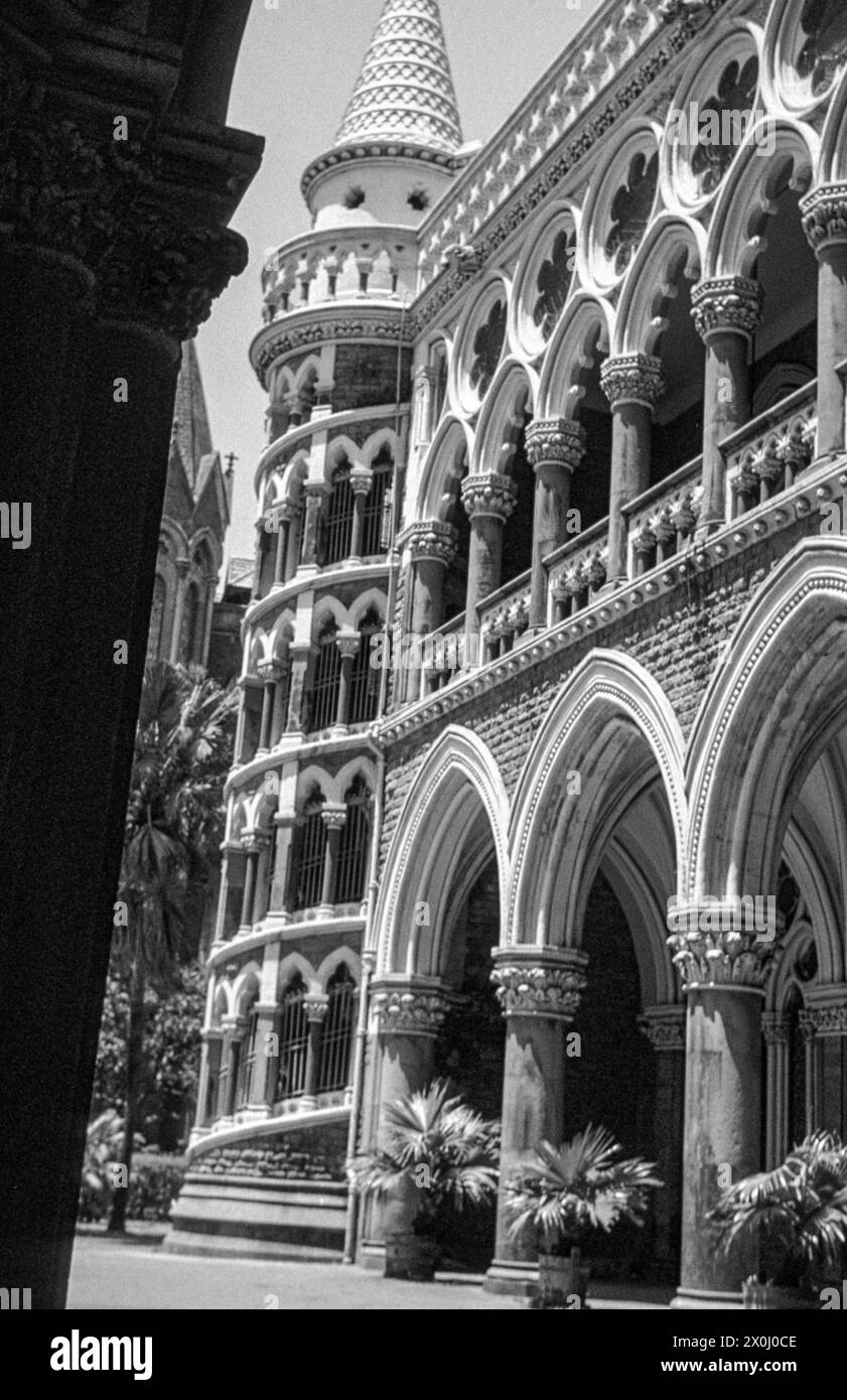 Mumbai university campus Black and White Stock Photos & Images - Alamy