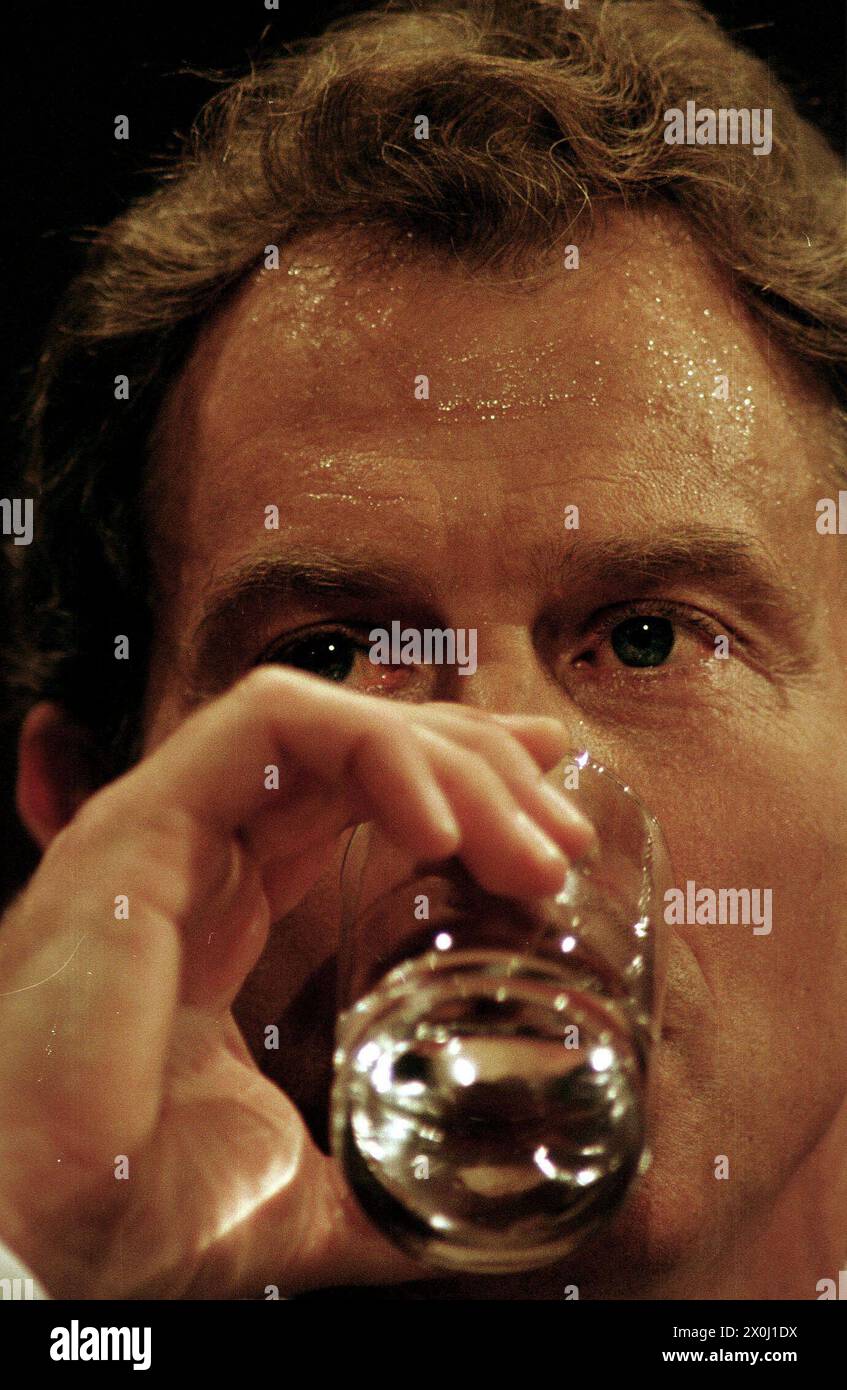 LAB CONF BLACKPOOL 1998... PHOTO BRIAN HARRIS PM TONY BLAIR DURING HIS ...