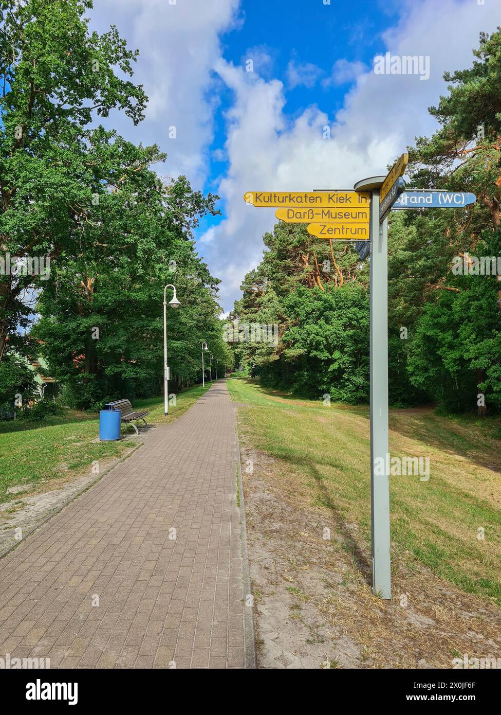 A directional sign on the publicly accessible cycle path and pedestrian path in the vacation resort and Baltic seaside resort of Prerow, Fischland Darss, Mecklenburg-Vorpommern, Germany Stock Photo