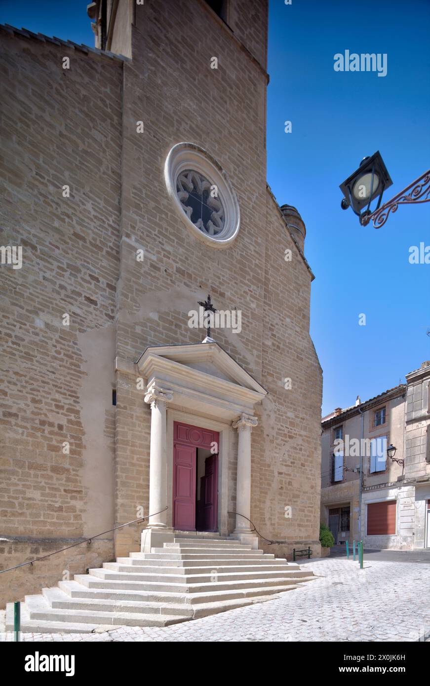 Eglise Saint-Denis, church, house facade, architecture, city walk, Courthezon, Vaucluse, Provence-Alpes-Cote d'Azur, France, Europe, Stock Photo