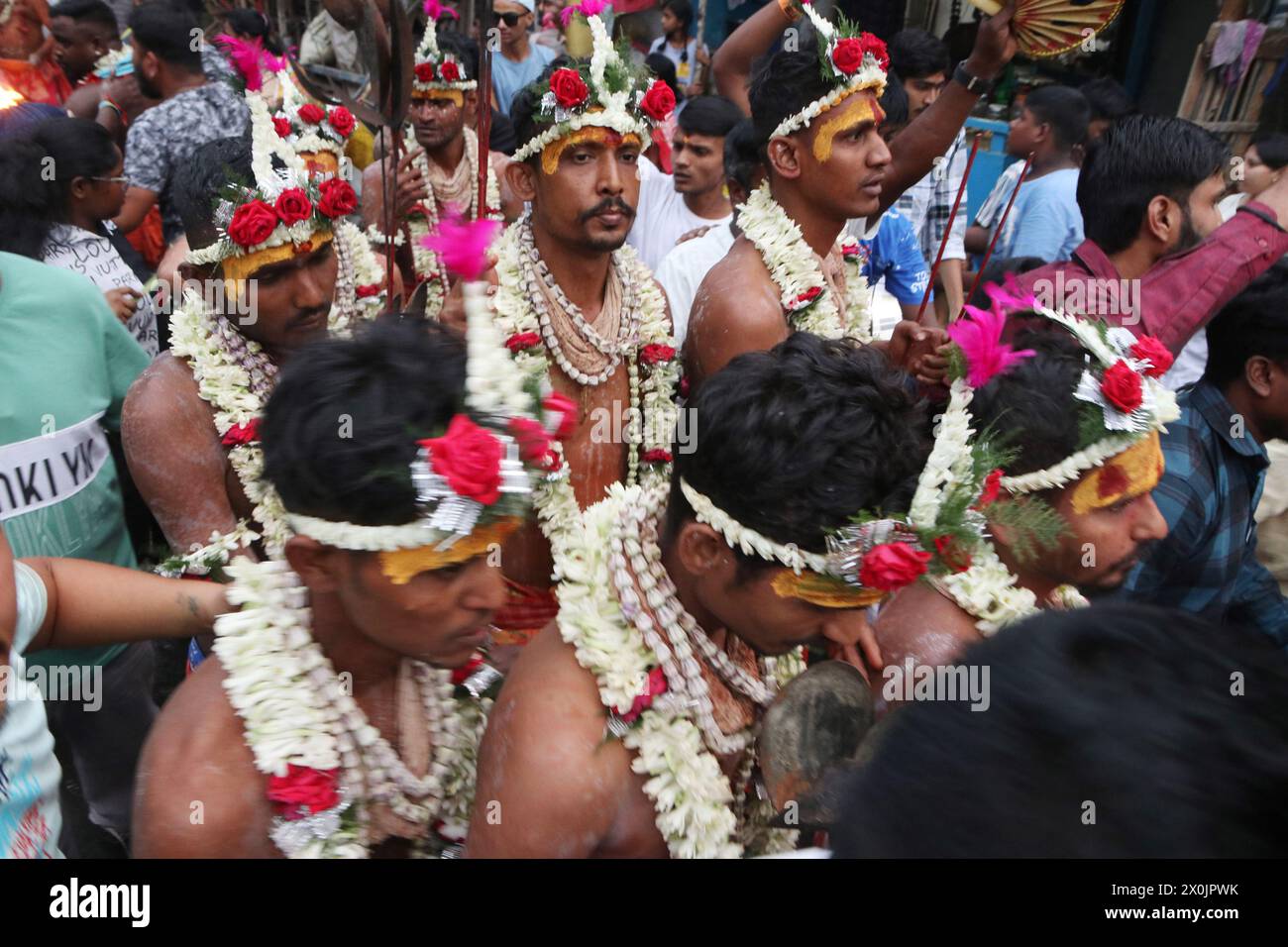 Faithful hindu devotees take hi-res stock photography and images - Alamy