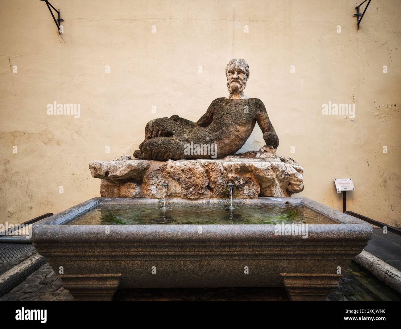 Back streets rome italy hi-res stock photography and images - Alamy, image size:1300x1065