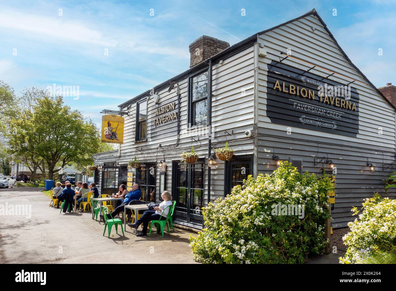 Albion Taverna,Pub,Inn,Shepherd Neame,29 Front Brents,Faversham Creek,Faversham,Kent,England Stock Photo