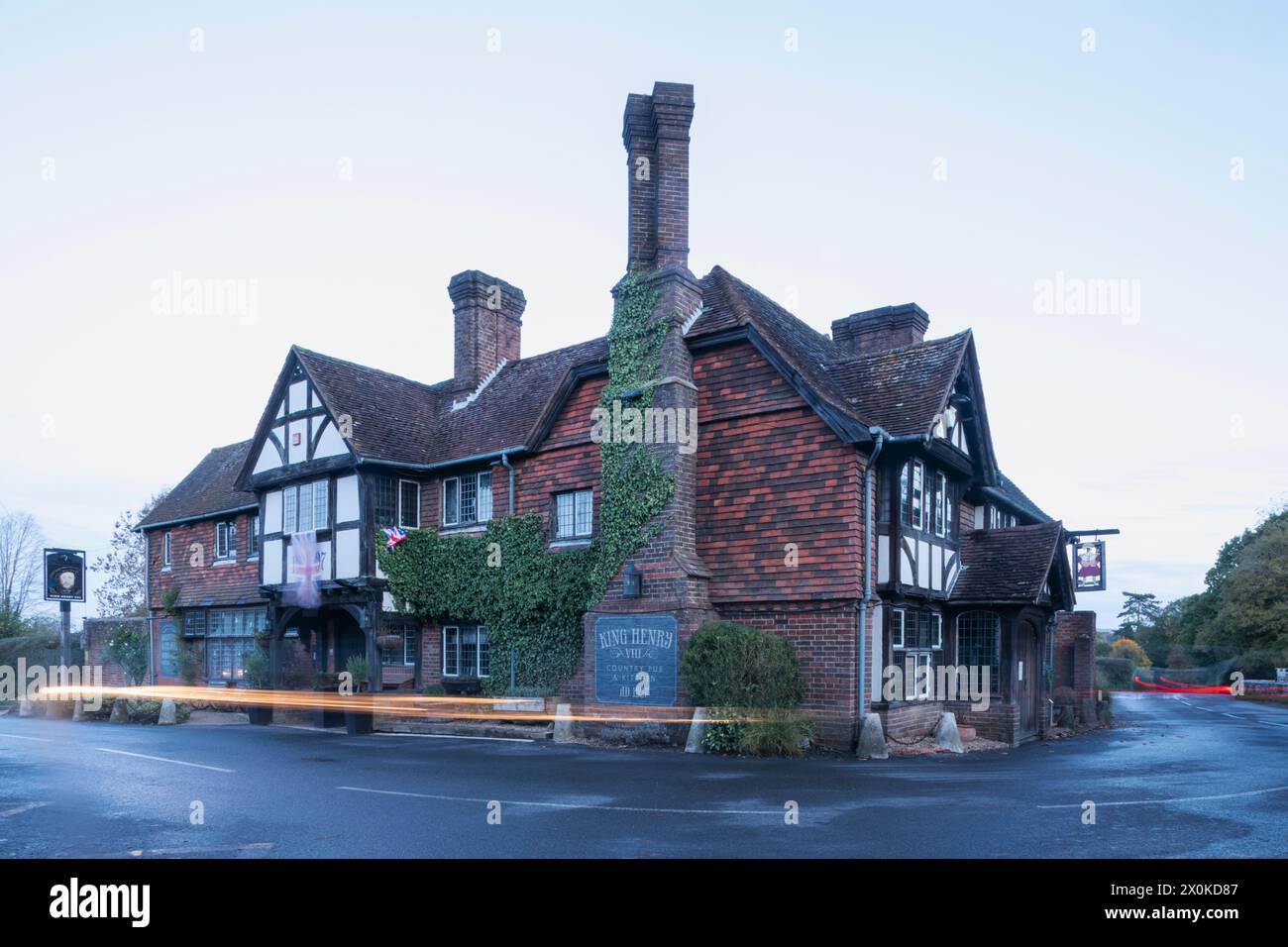 England, Kent, Edenbridge, Hever, King Henry VIII Pub Stock Photo - Alamy