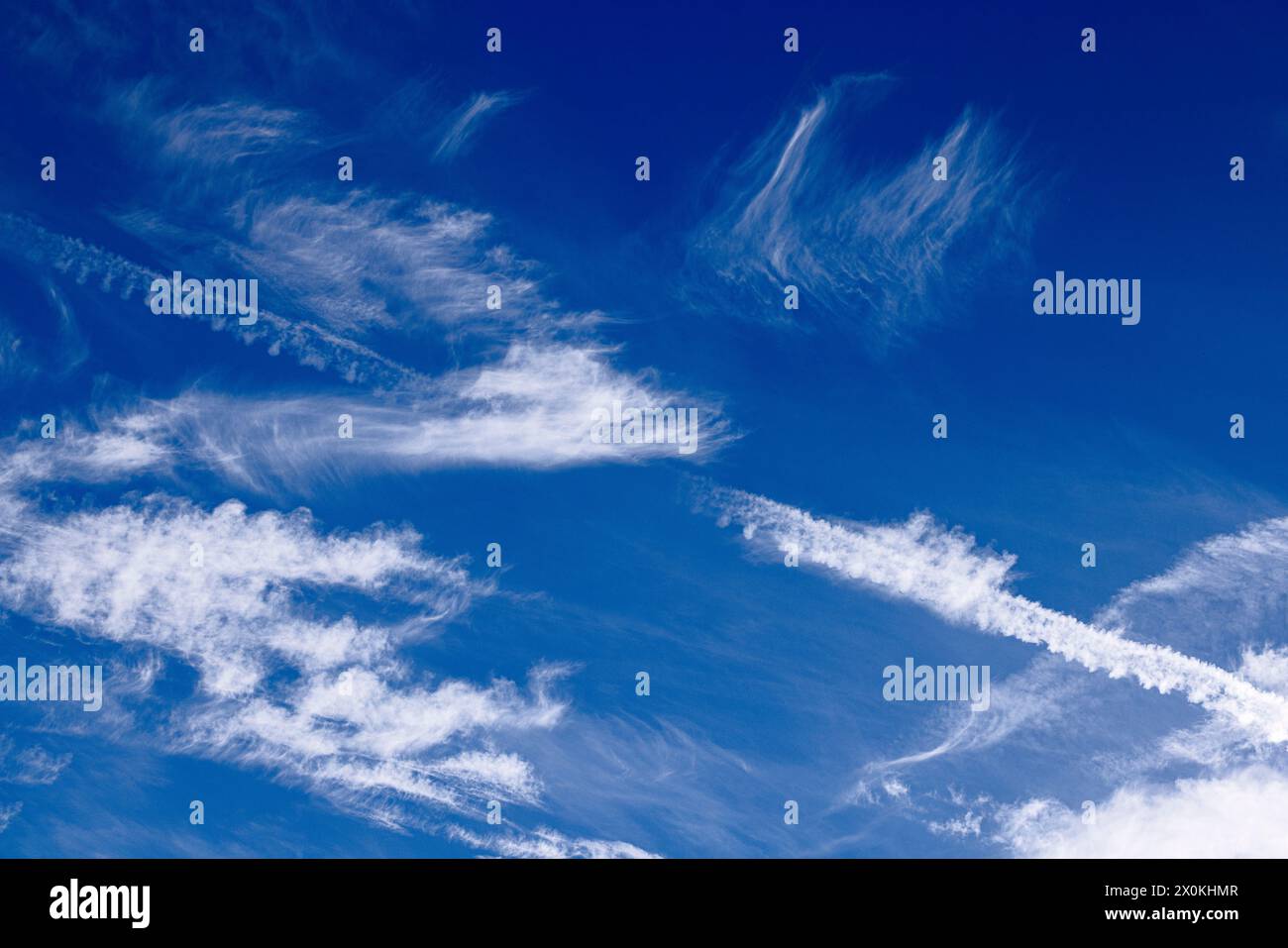 Contrails of passing airplanes hi-res stock photography and images - Alamy