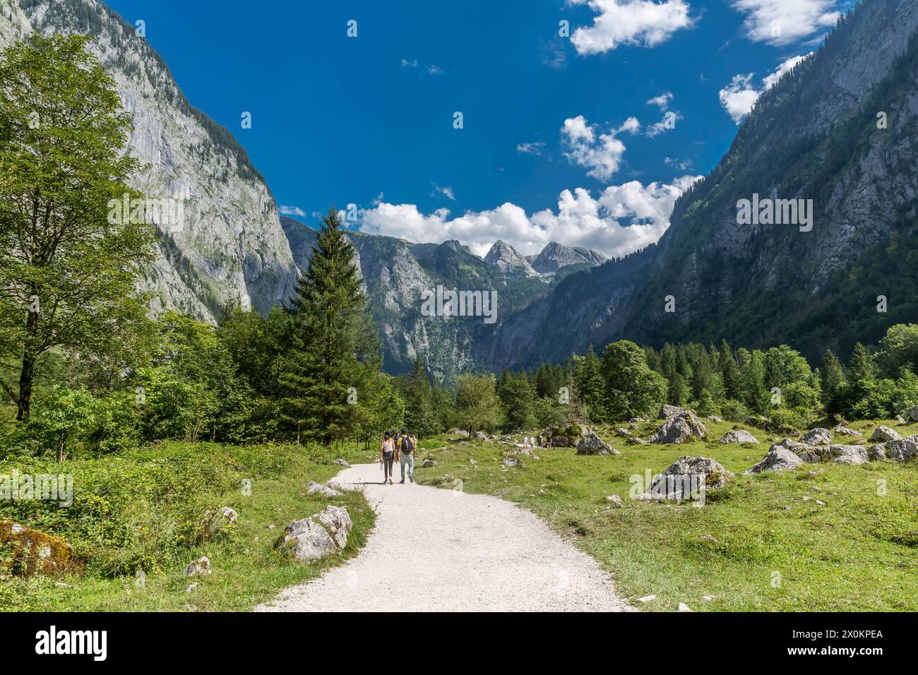 hiking-trail-from-saletalm-to-obersee-k-nigssee-behind-gro-es-and