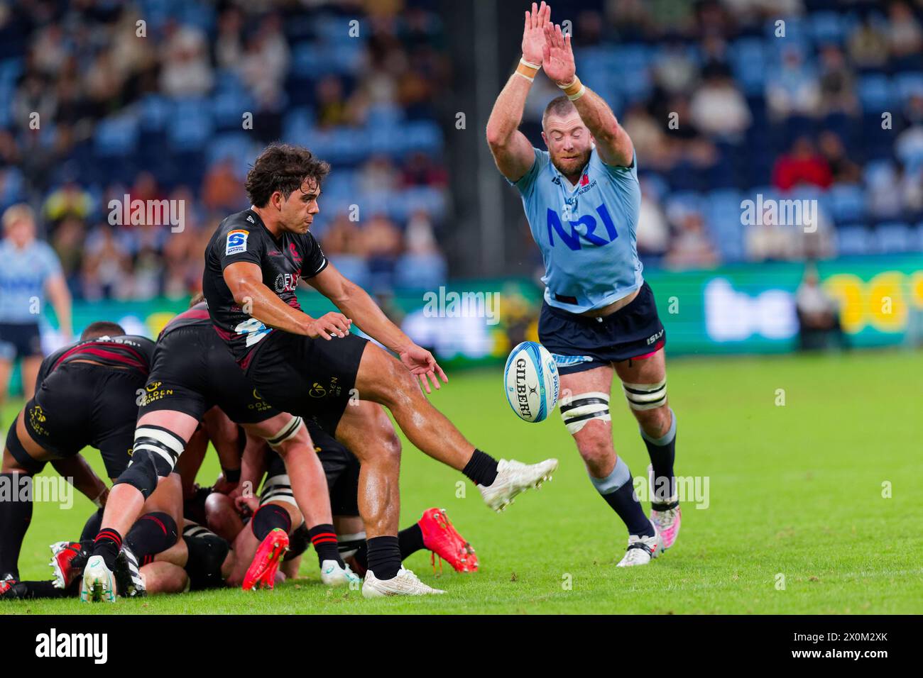 Sydney, Australia. 12th Apr, 2024. Jed Holloway of the Waratahs attempts to block the kick with his body during the Super Rugby Pacific 2024 Rd8 match between the Waratahs and the Crusaders at Allianz Stadium on April 12, 2024 in Sydney, Australia Credit: IOIO IMAGES/Alamy Live News Stock Photo