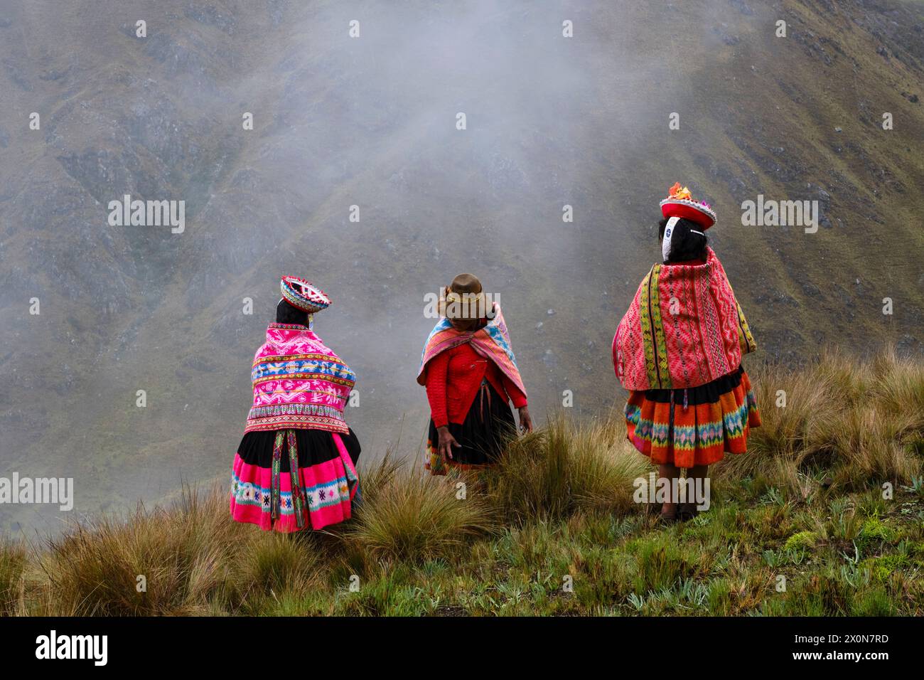 Peru, province of Cuzco, the Sacred Valley of the Incas, communities of the Andes, group of women in the Vilcanota valley Stock Photo