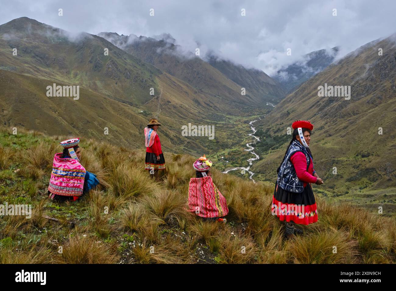 Peru, province of Cuzco, the Sacred Valley of the Incas, communities of the Andes, group of local Quechua peoples in the Vilcanota valley Stock Photo