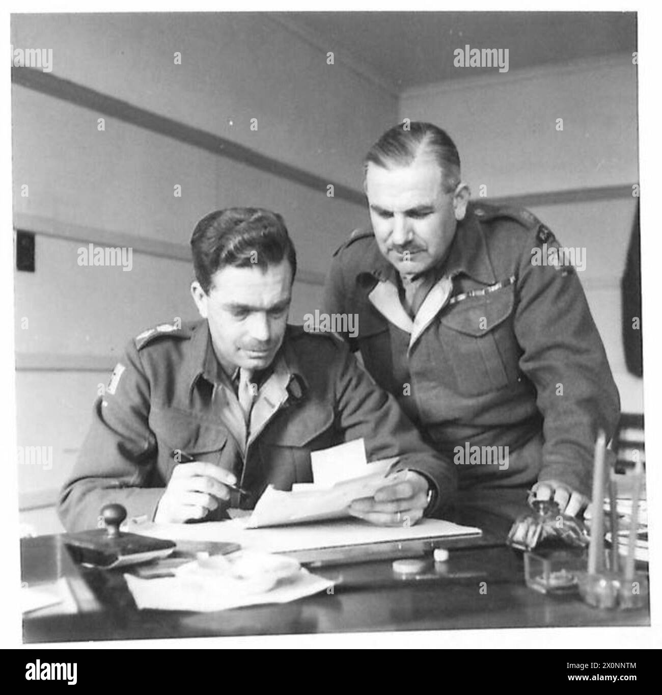 PORTRAITS OF ANTI-AIRCRAFT COMMAND OFFICERS & GUN OPERATIONS ROOMS ...