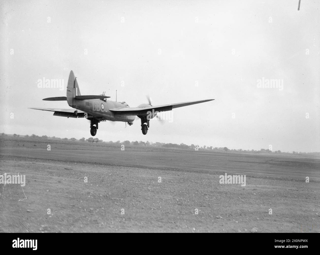ROYAL AIR FORCE BOMBER COMMAND, 1939-1941. - Bristol Blenheim Mark IV, Z5899 'GB-J', of No. 105 Squadron RAF based at Watton, Norfolk, about to touch down on the main runway at Attlebridge, Norfolk, during an Army Co-operation exercise Royal Air Force, 105 Squadron Stock Photo