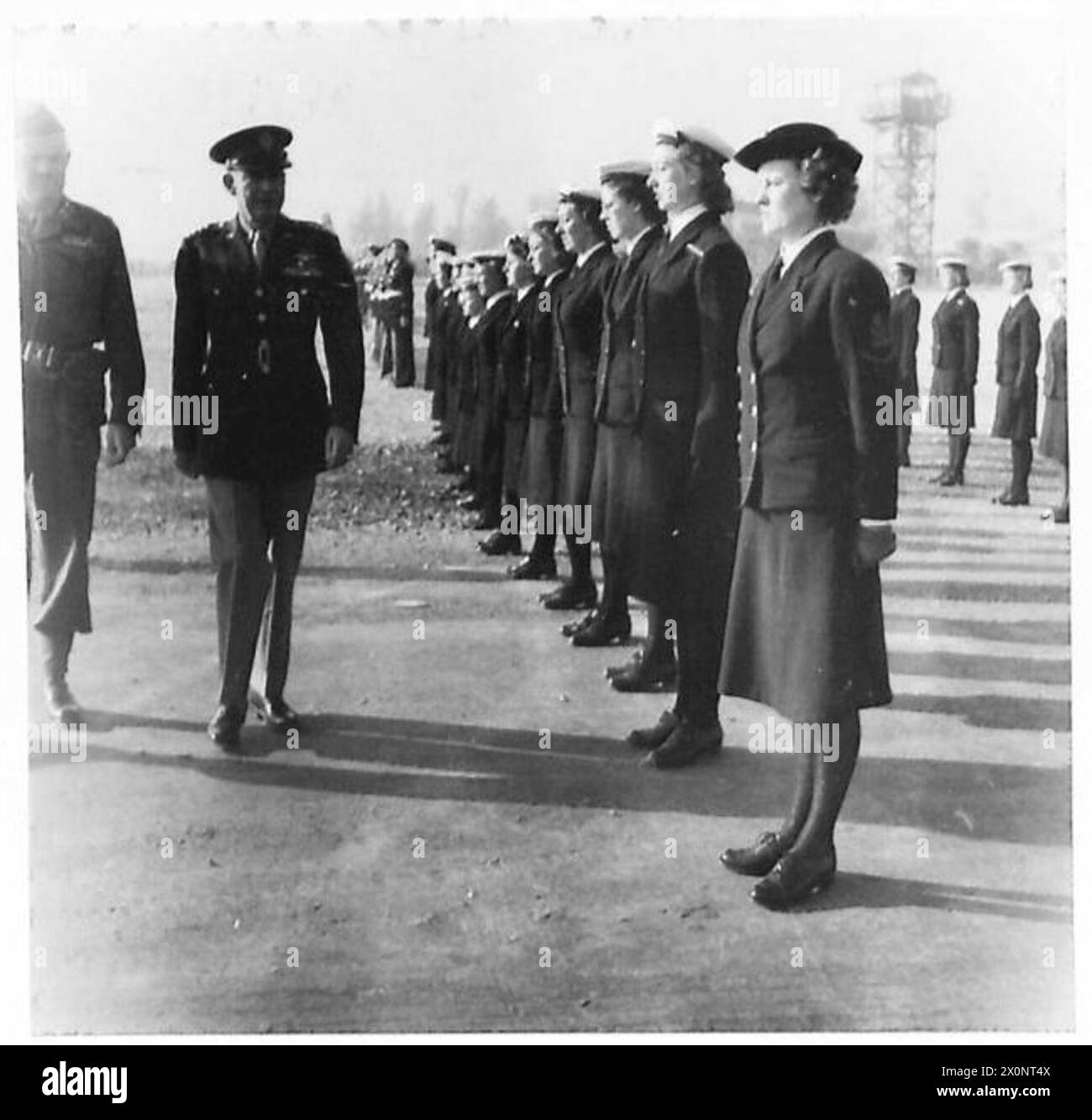 GENERAL McNARNEY LEAVES FOR THE U.S. - General McNarney inspectes British WRENS, H.Q. Naples. Photographic negative , British Army Stock Photo