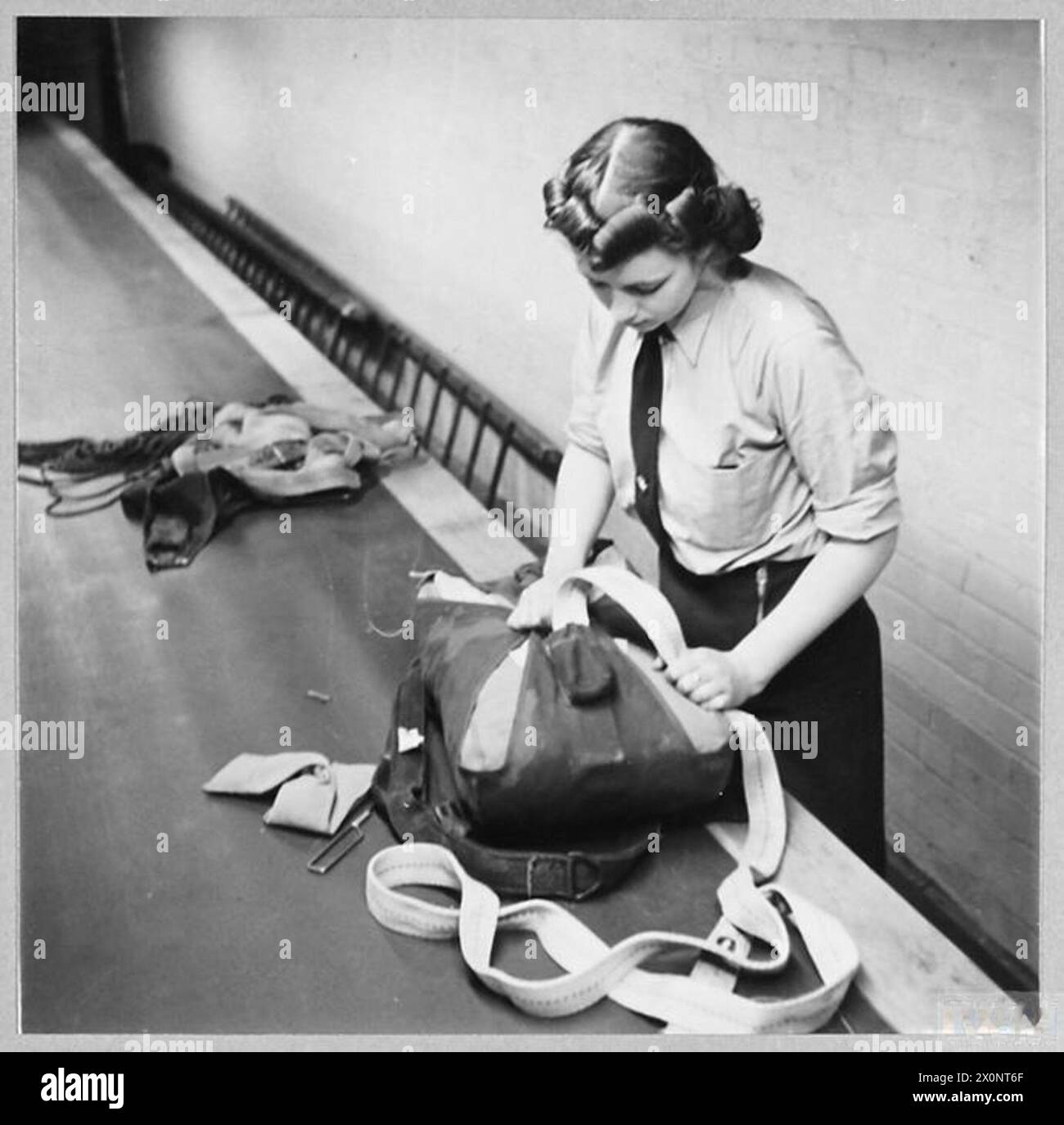 Static Line Parachuting Packing Static line preparation hi-res stock photography and images - Alamy