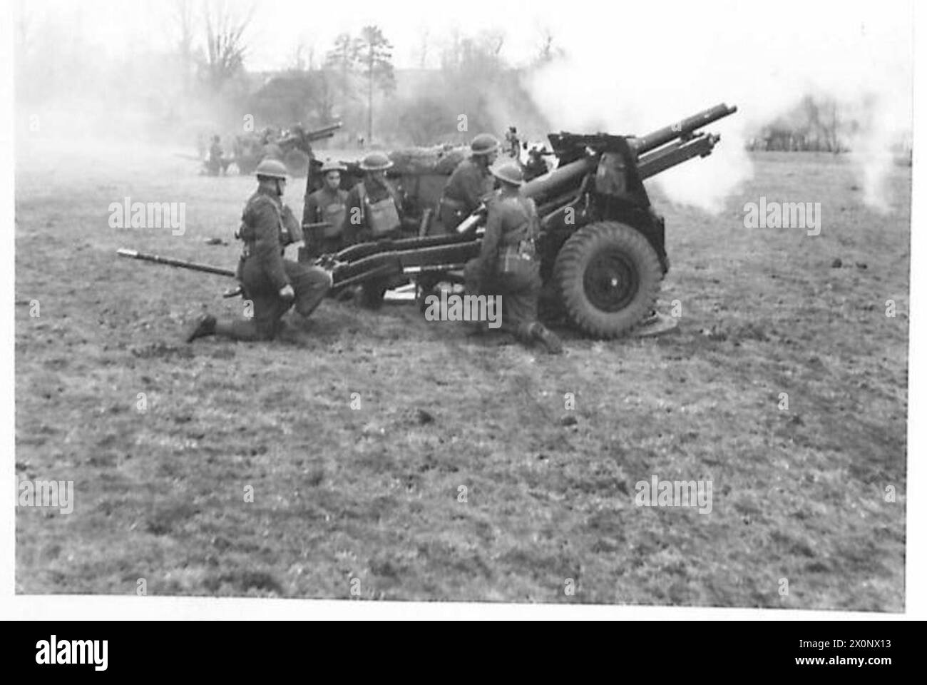 THE GUARDS ARMOURED DIVISION - Demonstration of 25-pounder anti-tank